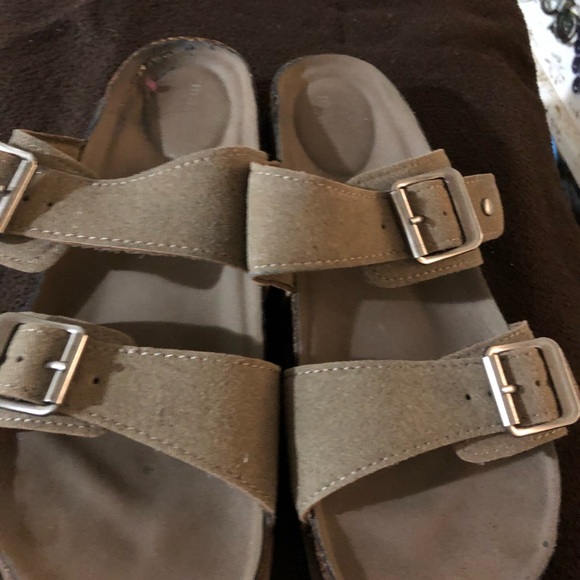 Slip ons. - Picture 2 of 7